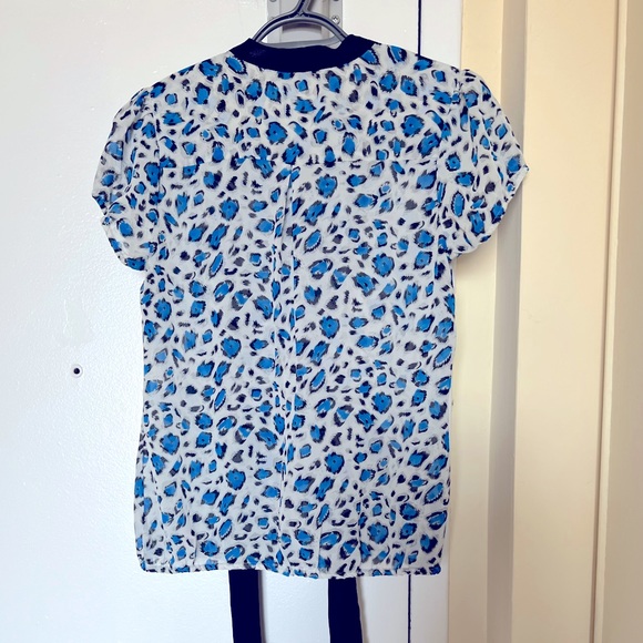 Leopard print top in size medium - Picture 5 of 6